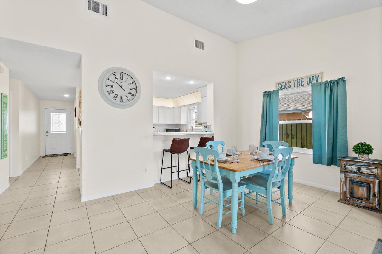 Oceanview Haven - 2Br Beach Townhome With Patio, Shared Heated Pool Steps From Paradise Beach Park! Μελβούρνη Εξωτερικό φωτογραφία